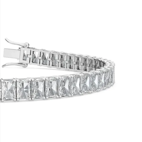 Emerald Cur eternity bracelet view 2