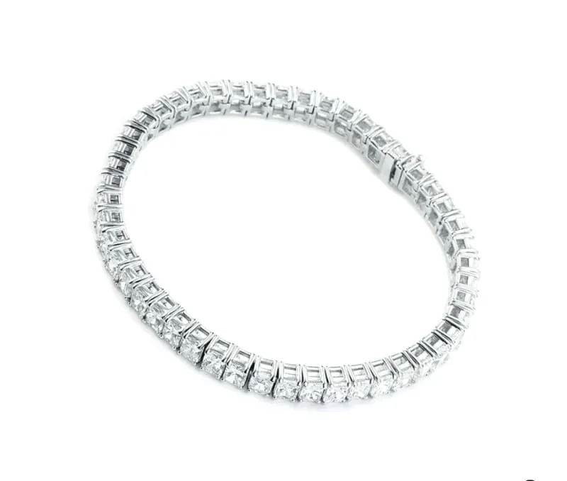 Emerald Cur eternity bracelet view 3